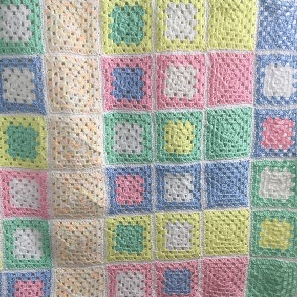 Handmade Pastel Granny Square Crochet Afghan Baby Lap Blanket Acrylic 35’’x50’’ - Picture 5 of 6